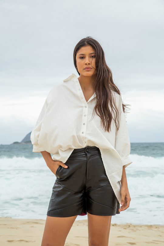 Shorts Origami de Couro