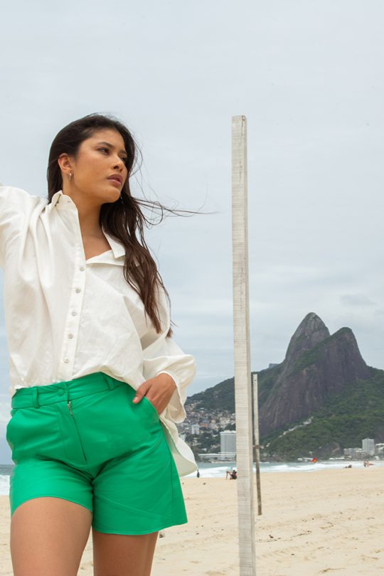 Shorts Origami de Couro