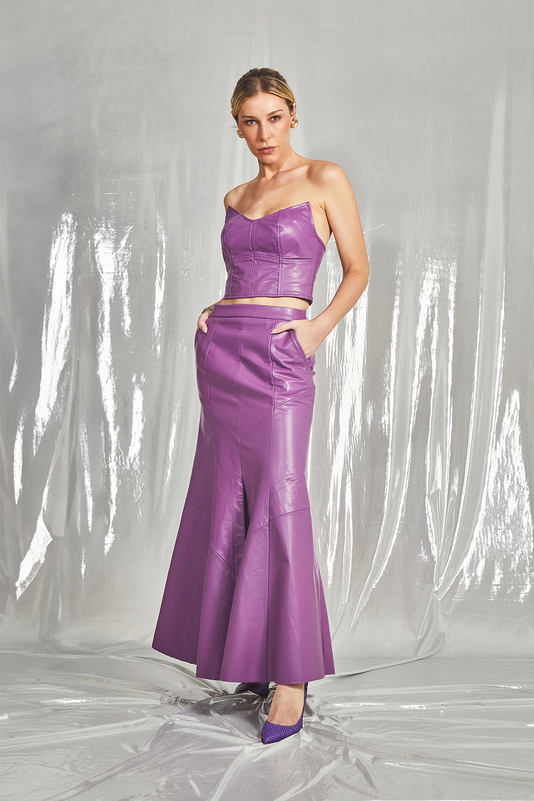 Bustier de Couro perfurado - Saia Lirio