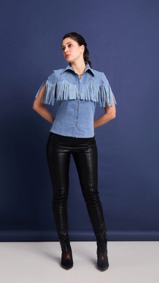 Camisa Western Jeans com Franjas e Calça Legging de Couro Stretch