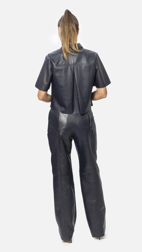 Camisa Manga Curta de Couro com Bolsos